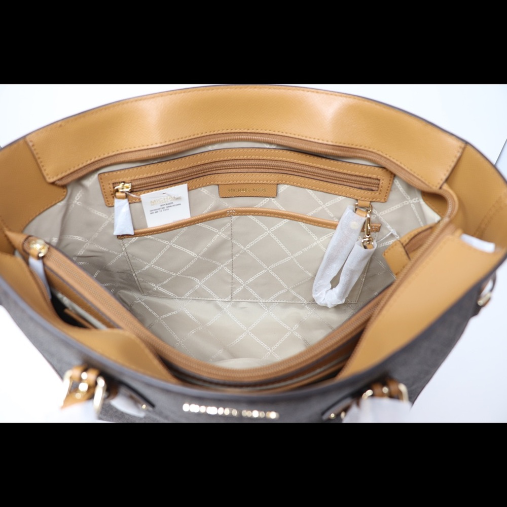 Michael Kors Voyager Medium Multifunction Tote - Brand New Authentic - Picture 12 of 15